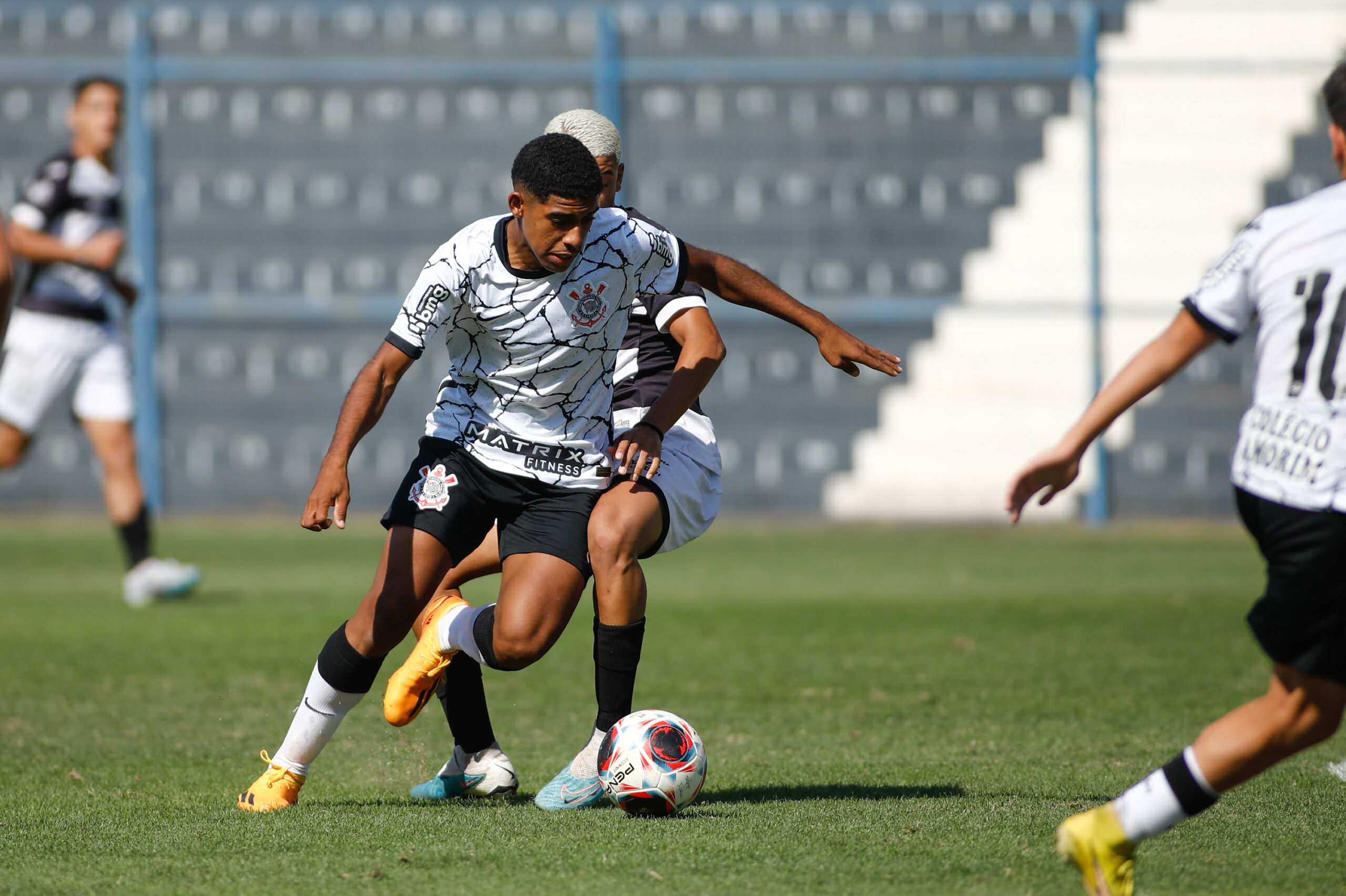 Em seu primeiro jogo internacional, Sub-17 do Timão vence o