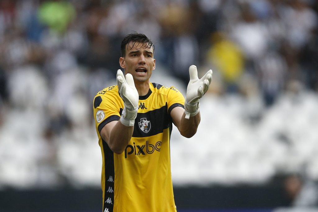 Léo Jardim é o quinto goleiro mais valioso do Brasileirão 2023