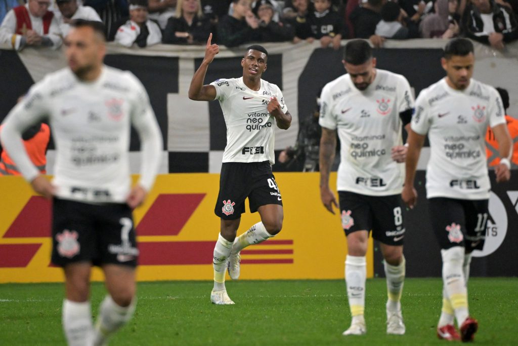 Corinthians x Universitario ao vivo: onde assistir, escalação