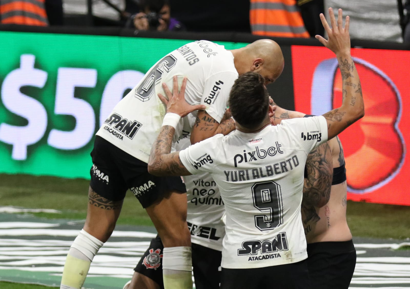 Corinthians cai uma posição após jogos de domingo e agora torce