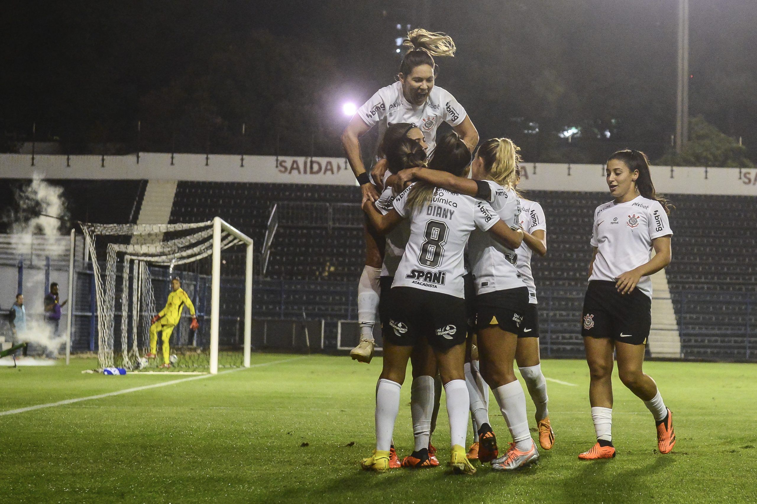 Tamires avalia empate e prega foco no jogo de volta: 'Agora é