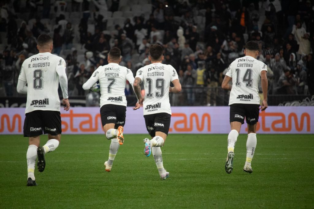 Corinthians marca no final e garante empate por 1 a 1 contra o Goiás