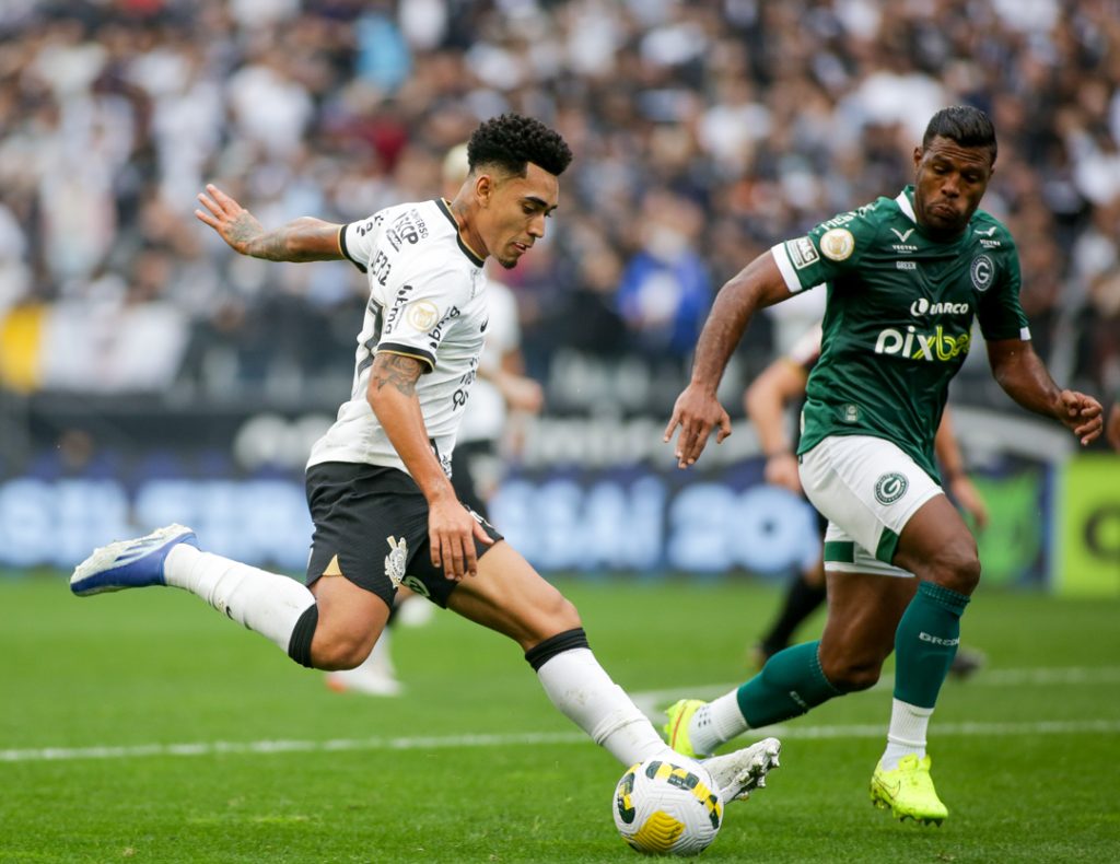 Corinthians sai atrás e busca empate com o Goiás na Neo Química