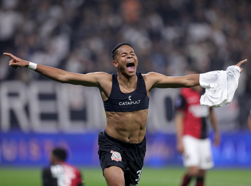 Wesley recém fez o primeiro gol como profissional e já deve ganhar presente  do Corinthians