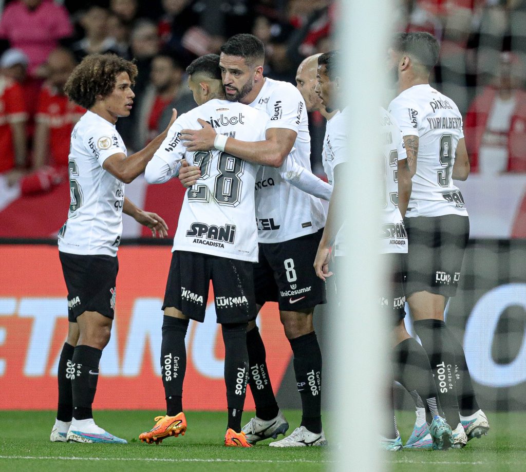Corinthians fica mais próximo da zona de rebaixamento após empate