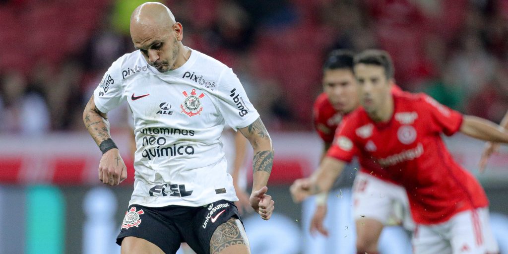 São Paulo sai na frente, Corinthians busca empate e lidera o