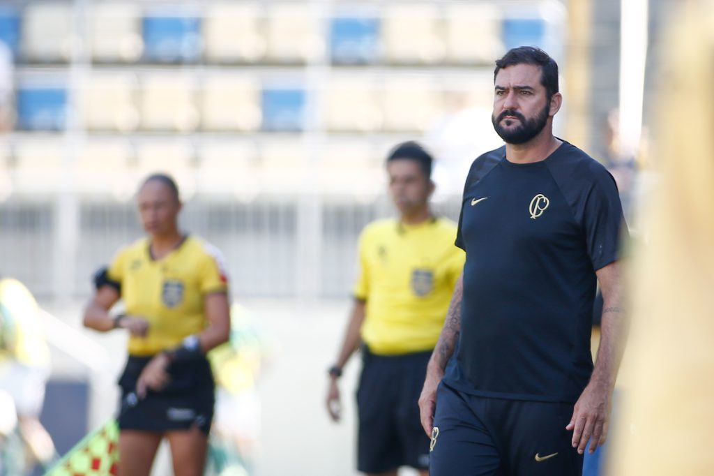 Palmeiras perde para o Corinthians em primeiro jogo da semifinal