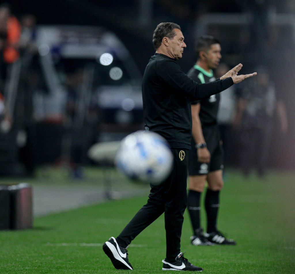 Dupla se destaca na base e no profissional do Corinthians após 'alerta' de  Luxemburgo; veja