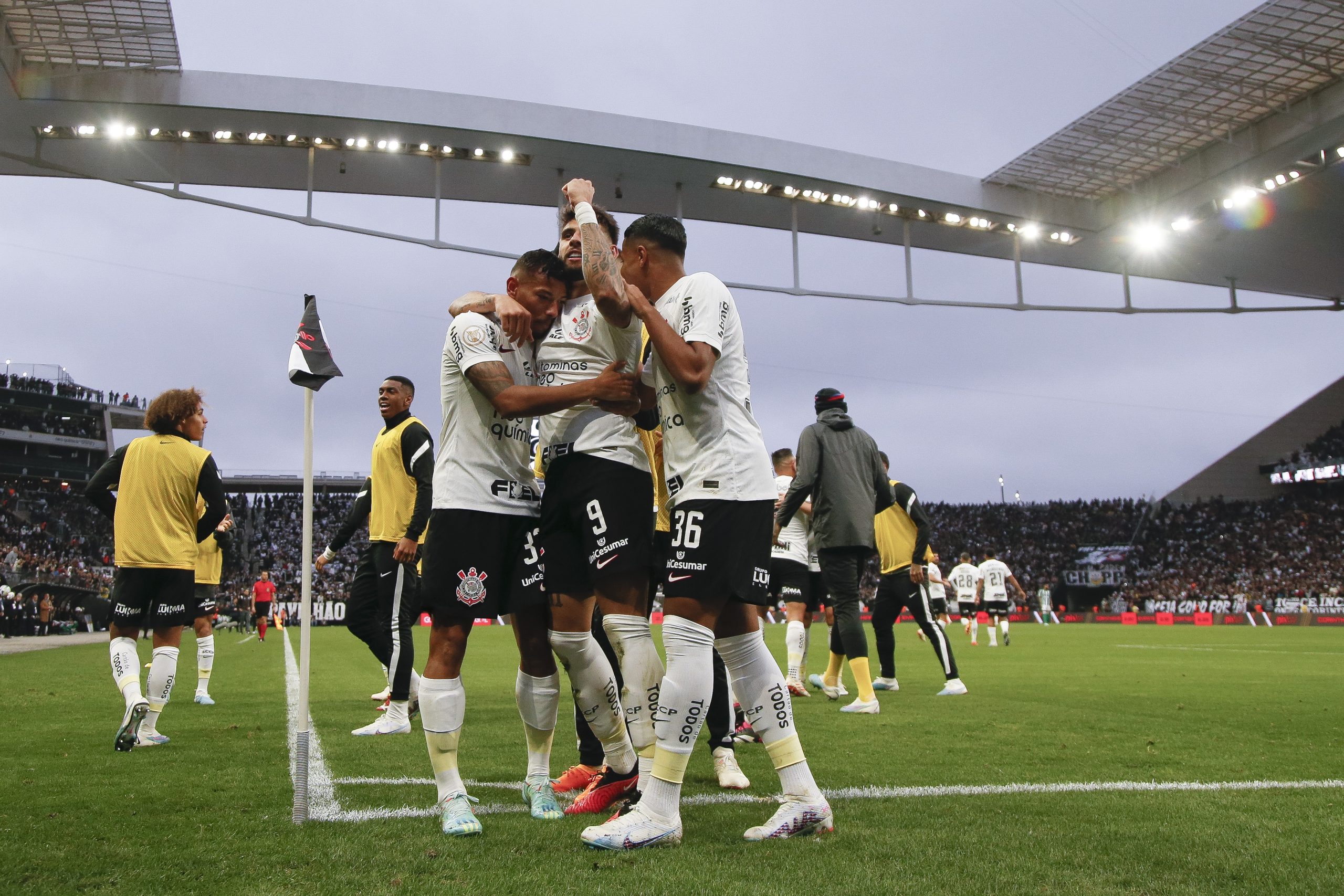 Probabilidade de rebaixamento do Corinthians diminui após empate