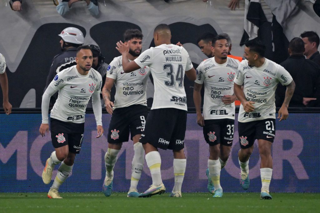 Corinthians vence Newell's de virada pela Sul-Americana - Lance!