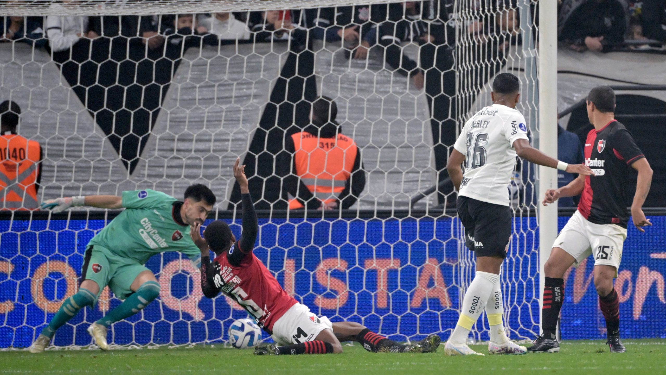 Wesley joga bem em estreia como titular no Corinthians e deixa boa  impressão no Majestoso