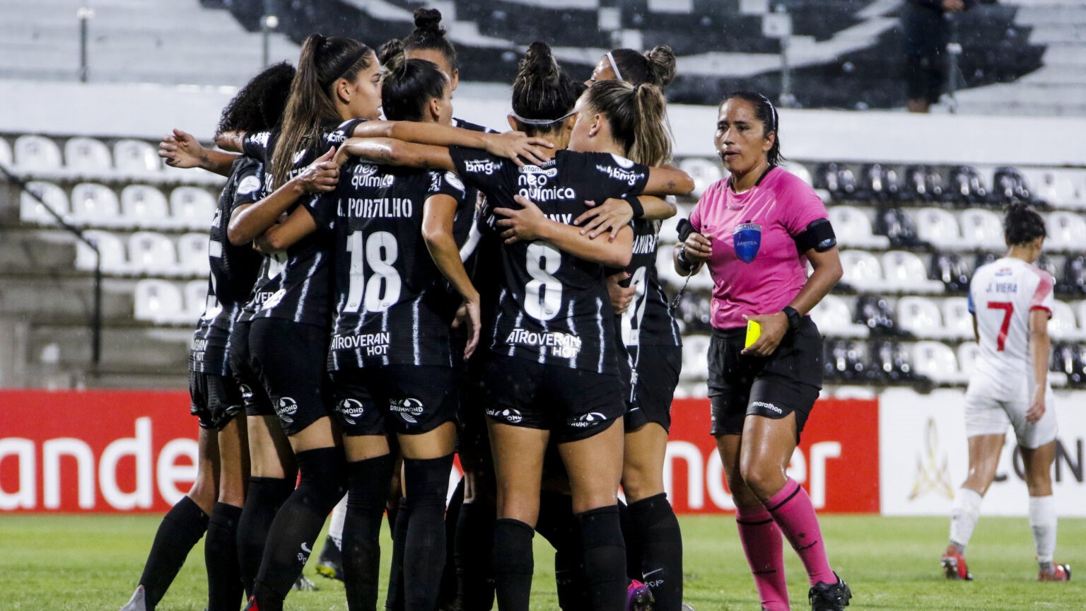 Diany (#8 Corinthians) during the Campeonato Paulista Feminino football  match between Sao Jose EC and