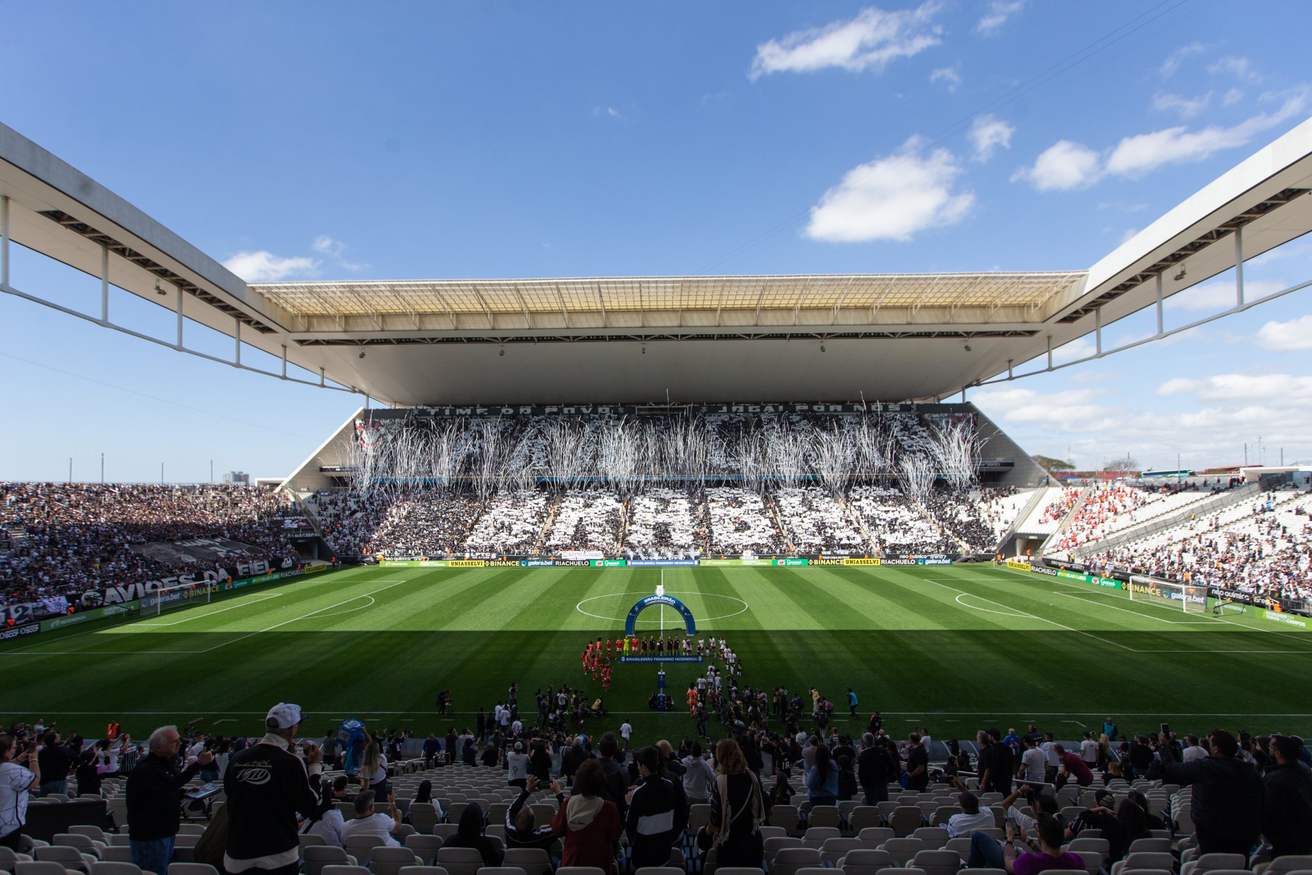 Com recorde de público, Corinthians vence Ferroviária e leva o