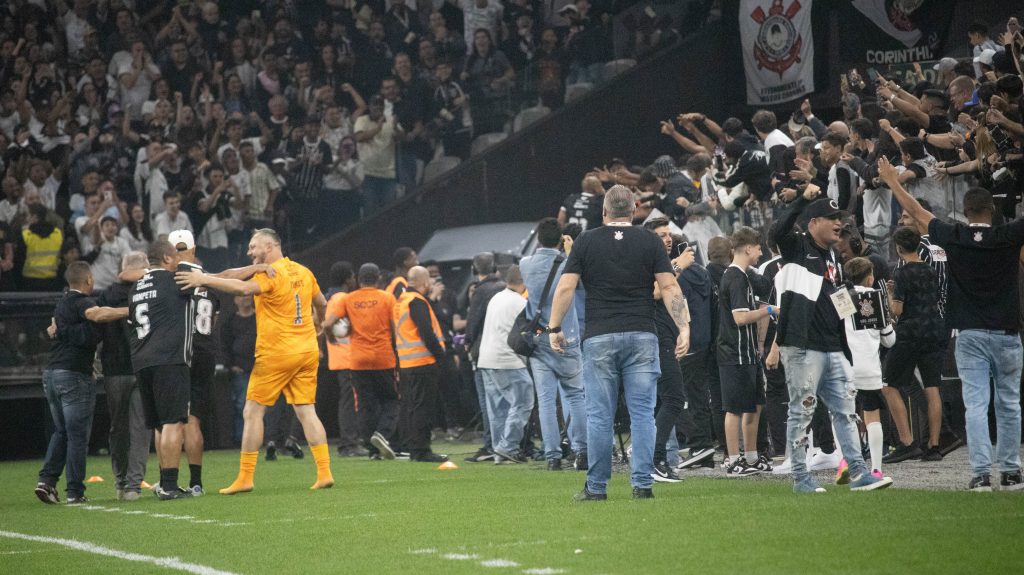 Corinthians e Real Madrid empatam em jogo festivo e repetem placar