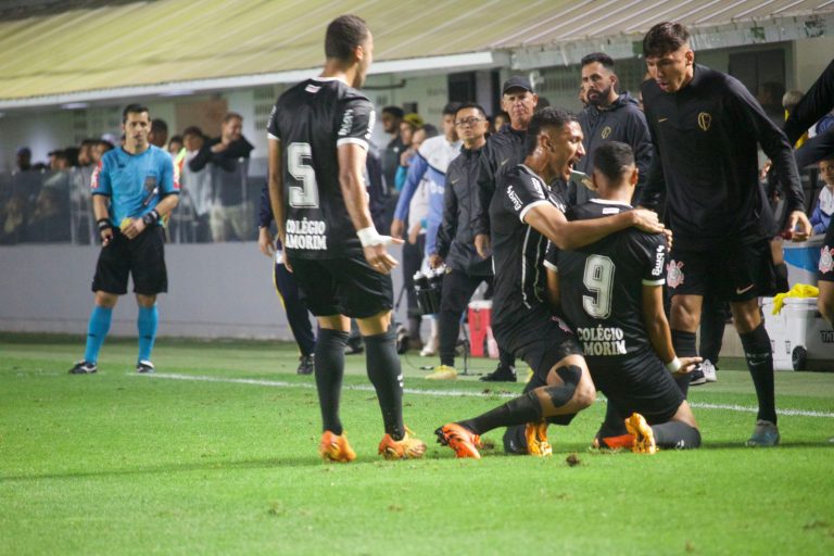 Em jogo contra Timão, Santos pode ficar perto das quartas do