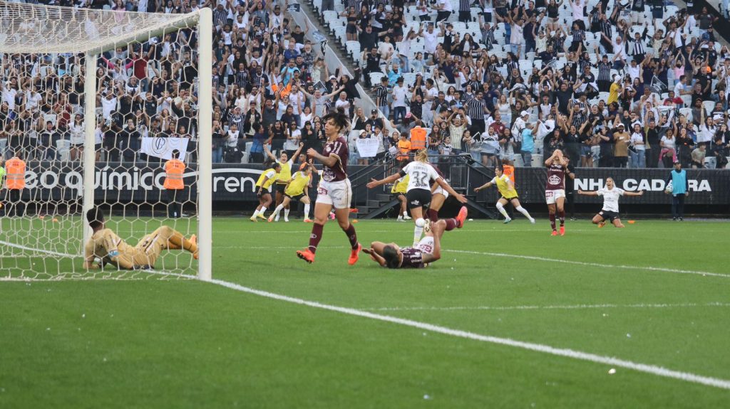 Brasileirão feminino: Corinthians vence a Ferroviária e é pentacampeão -  Placar - O futebol sem barreiras para você