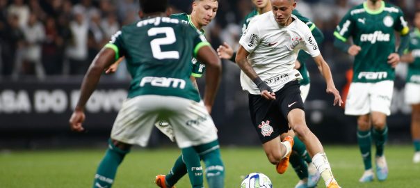 Em derby decisivo, Palmeiras recebe o Corinthians de olho na final