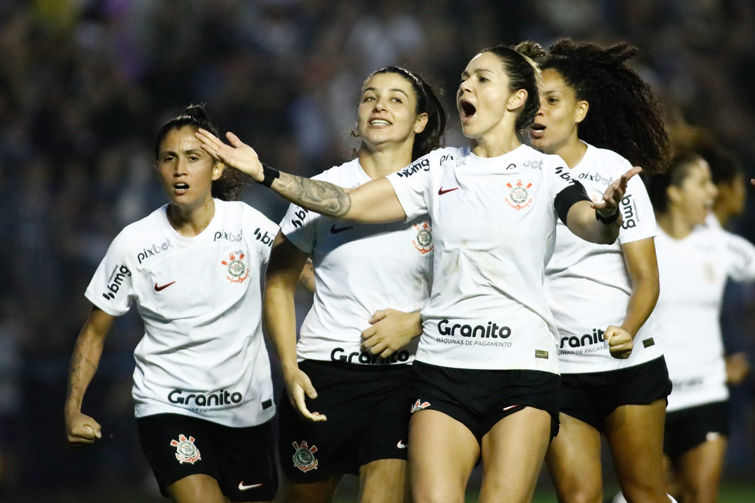 Em despedida de Arthur Elias, Corinthians é pentacampeão