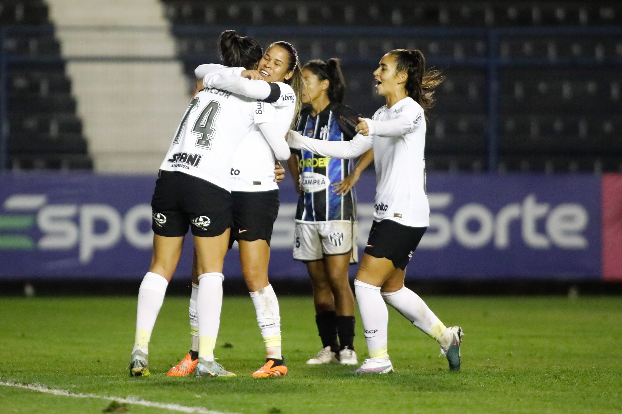 Corinthians goleia Juventus pelo Paulista Feminino mesmo já classificado  para semifinal