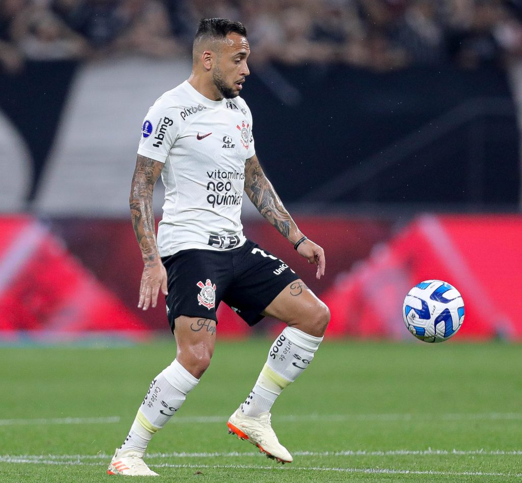 Argentina's Independiente forward Diego Vera vies for the ball with News  Photo - Getty Images