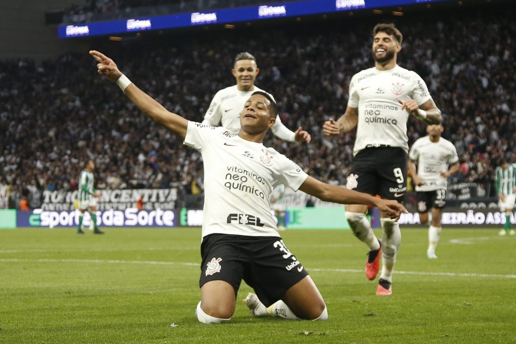 Wesley celebra convivência com jogadores experientes no Corinthians e cita  maiores ídolos no futebol