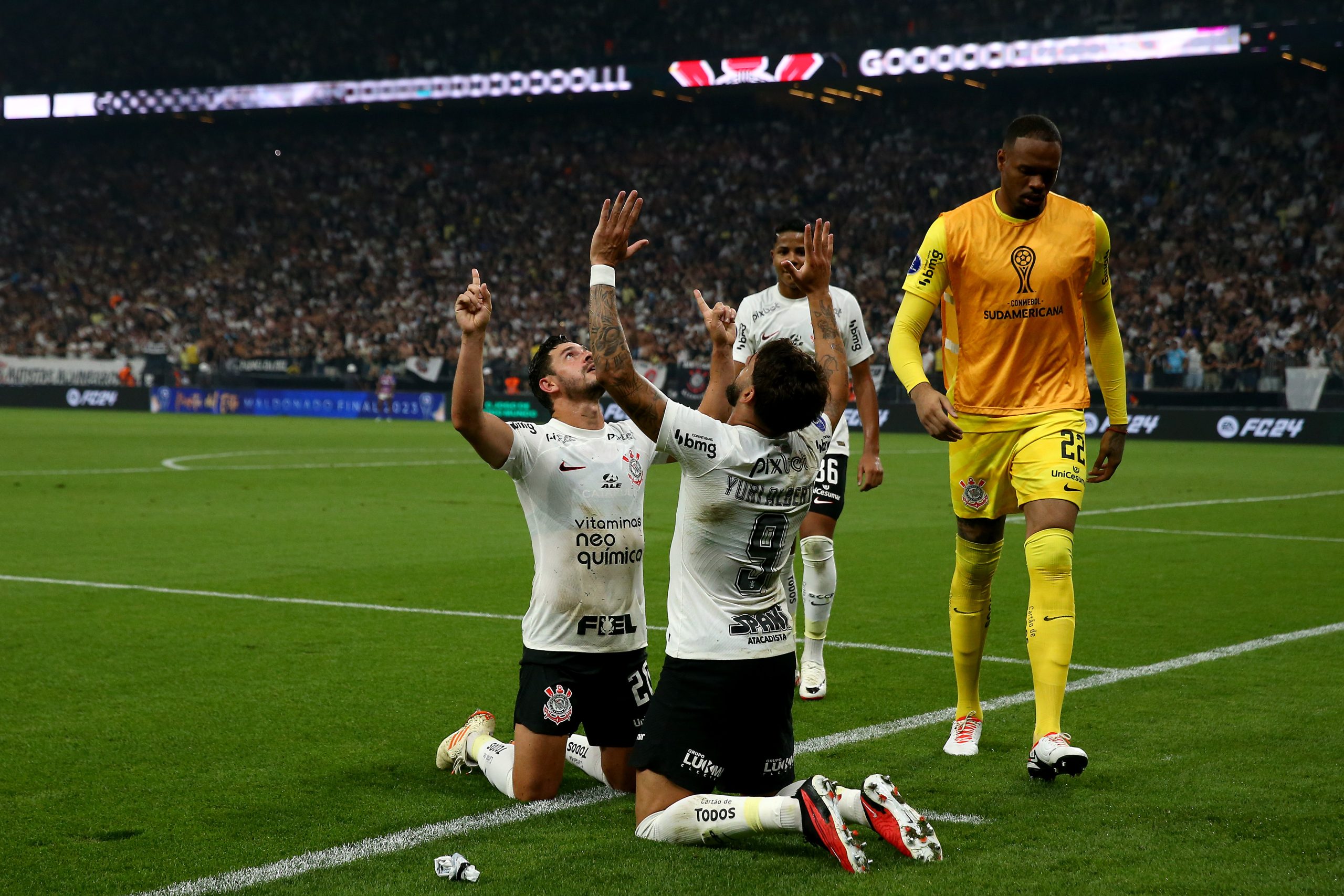 Corinthians deixa SBT na liderança com jogo na Sul-Americana