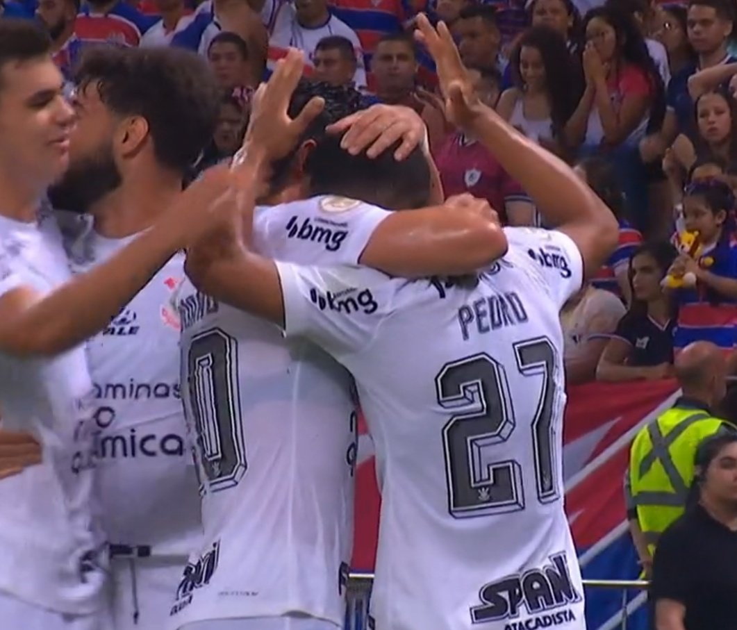 Fortaleza sai na frente, mas sofre empate do Corinthians fora de