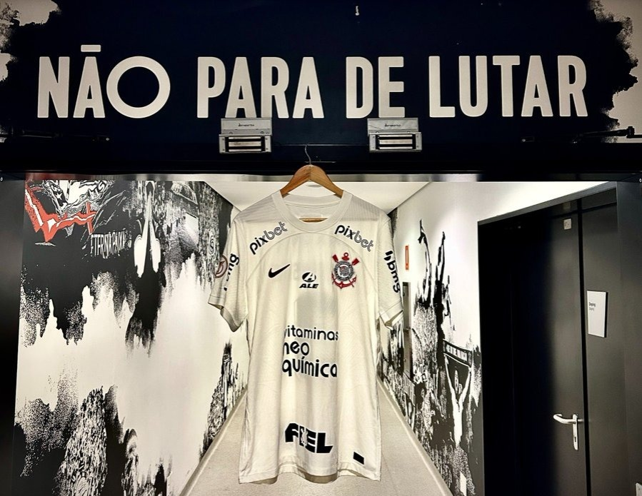 Corinthians confirma escalação sem mudanças para pegar o