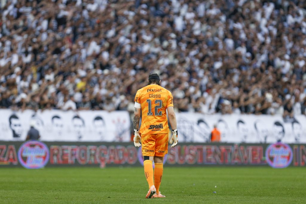 Herói contra o Remo, Cássio se torna goleiro com mais pênaltis defendidos  na história do Corinthians