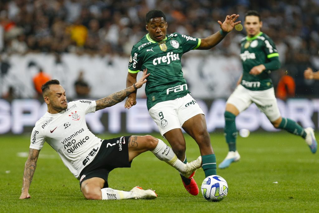 Sem estrear no Palmeiras, Angulo vive sonho olímpico na seleção