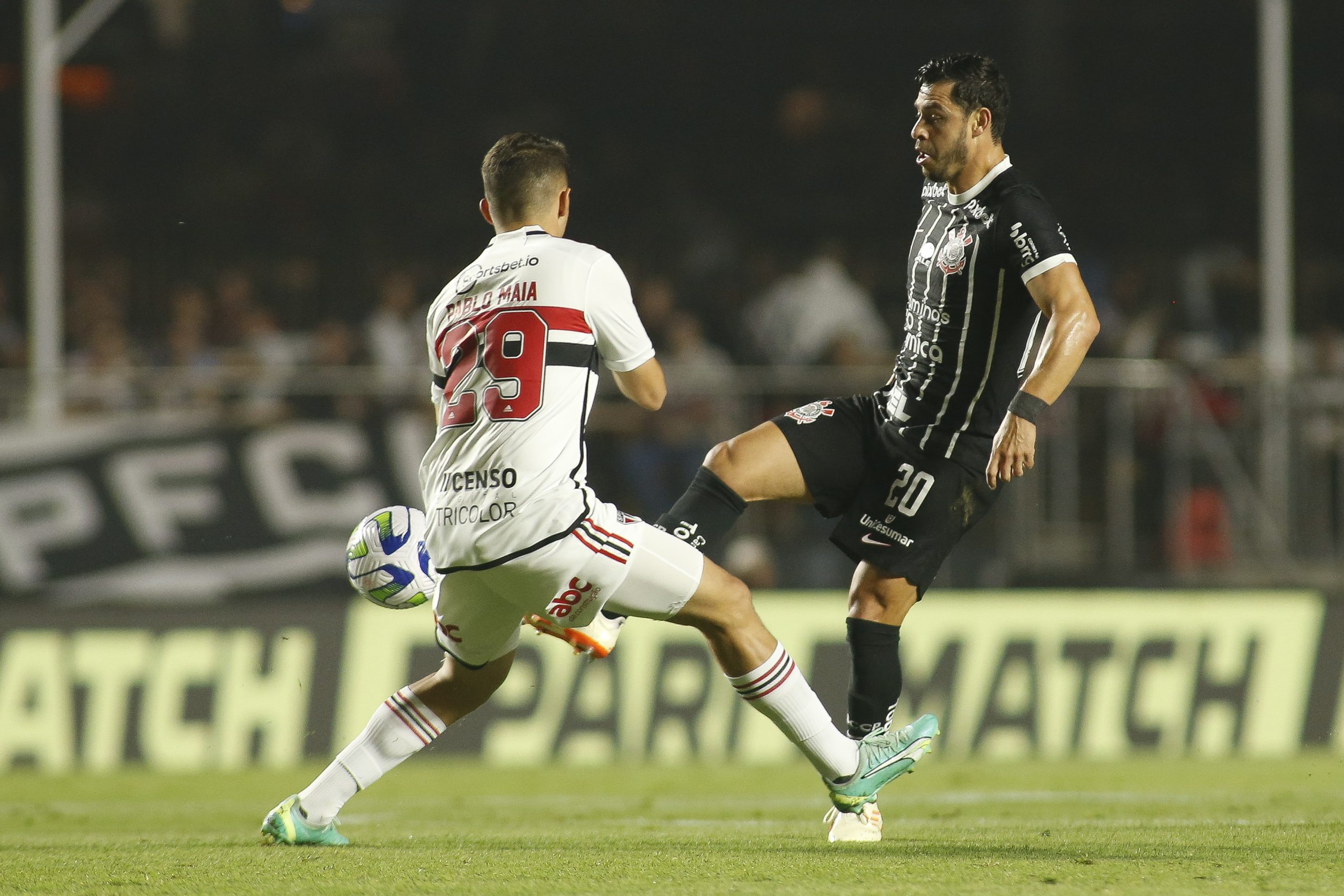 Wesley balança as redes pela primeira vez como profissional do Corinthians