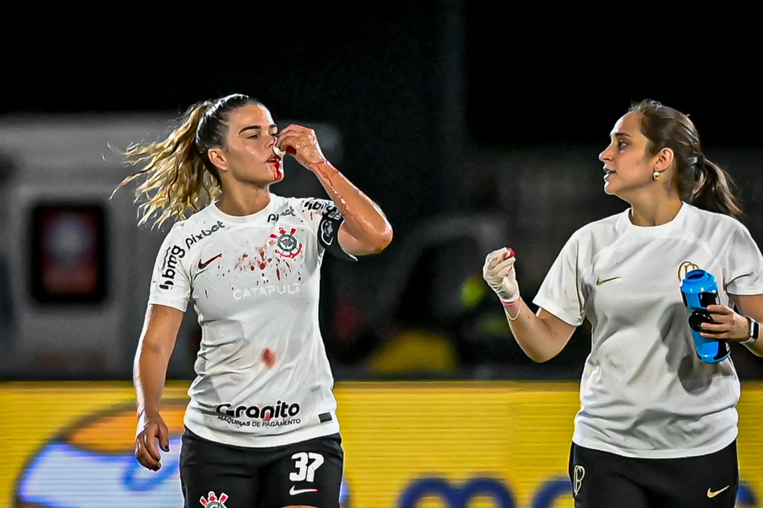 Capitã do Corinthians abre o jogo sobre o futebol feminino: 'A gente ainda  não chegou onde gostaria