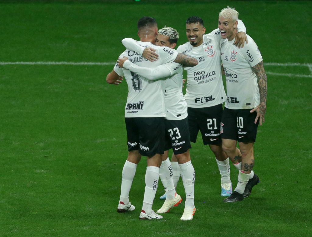 Corinthians tenta segurar ao menos o empate para se classificar