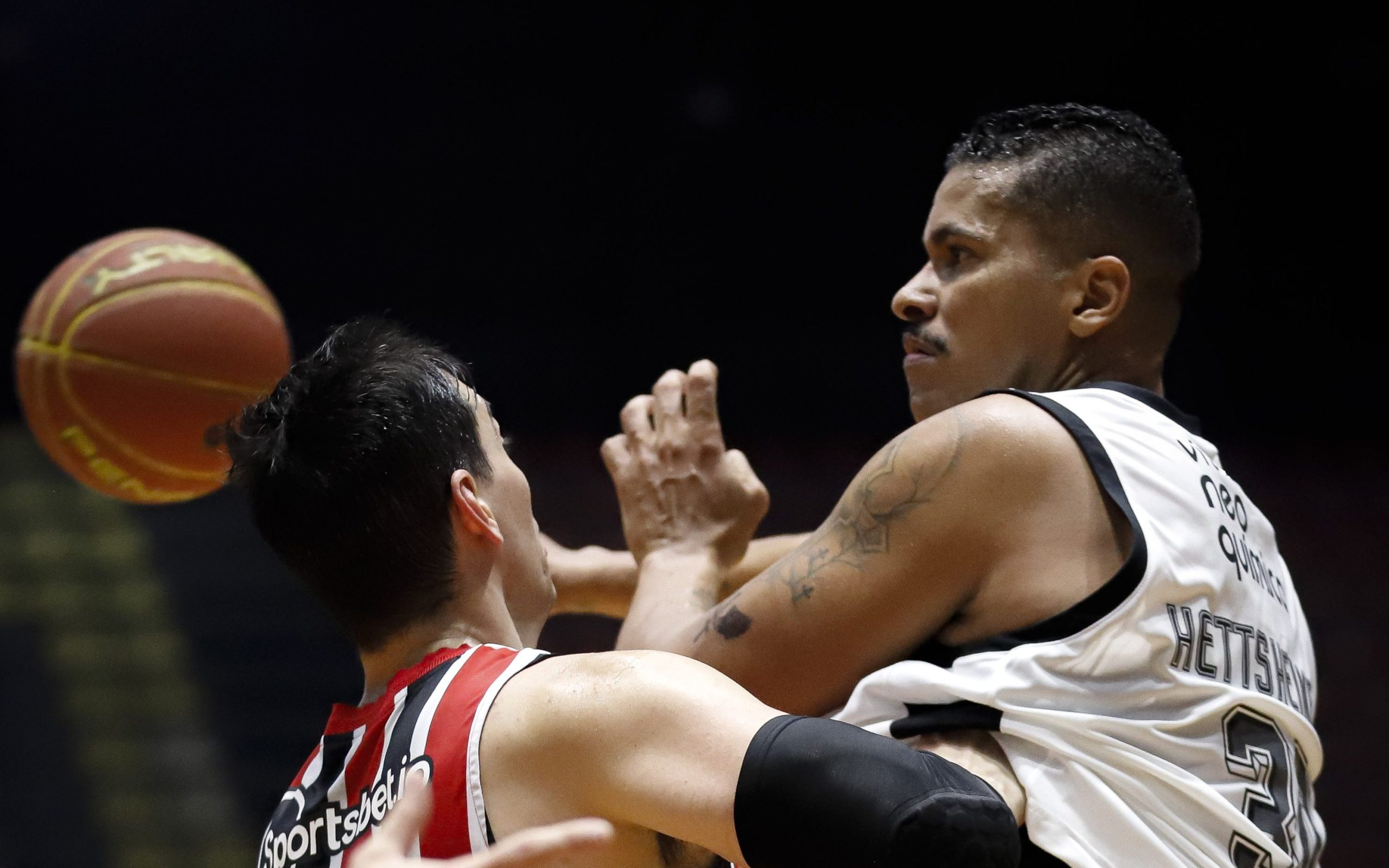 Com tabu em jogo, Corinthians enfrenta Paulistano na final do