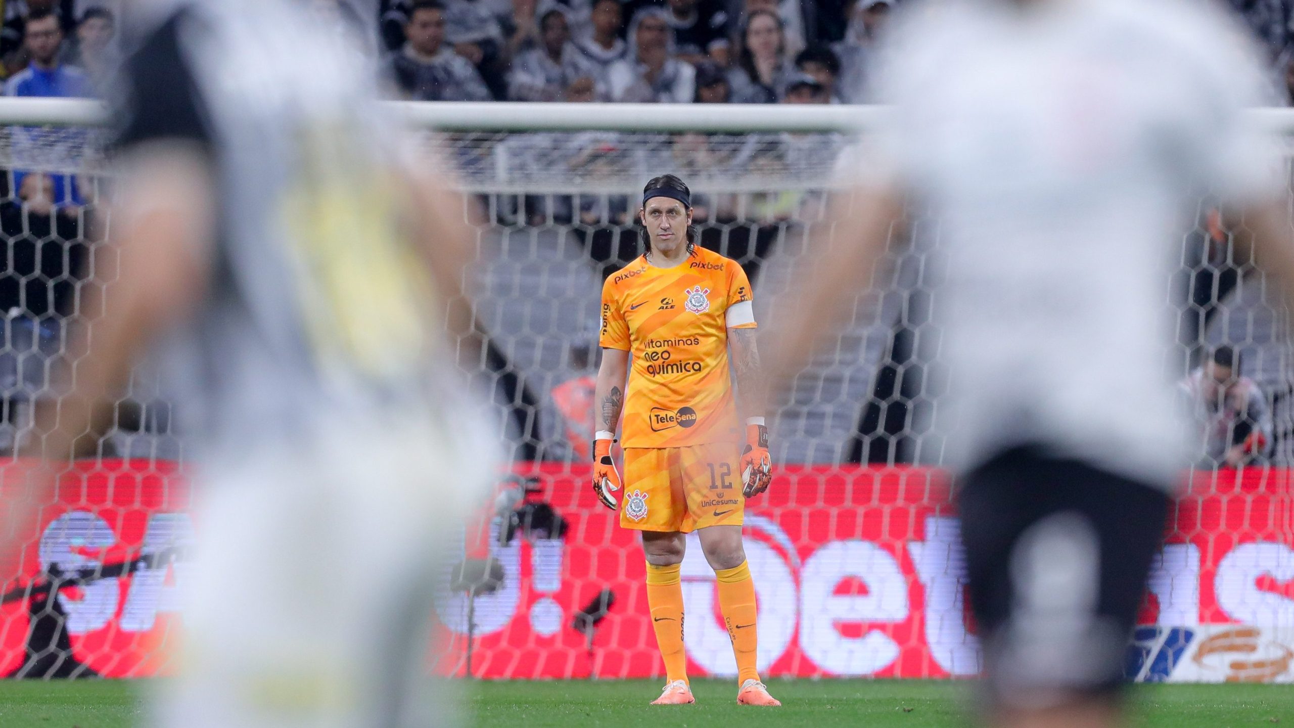 Partida entre Corinthians e Santos é marcada por insegurança em estádio