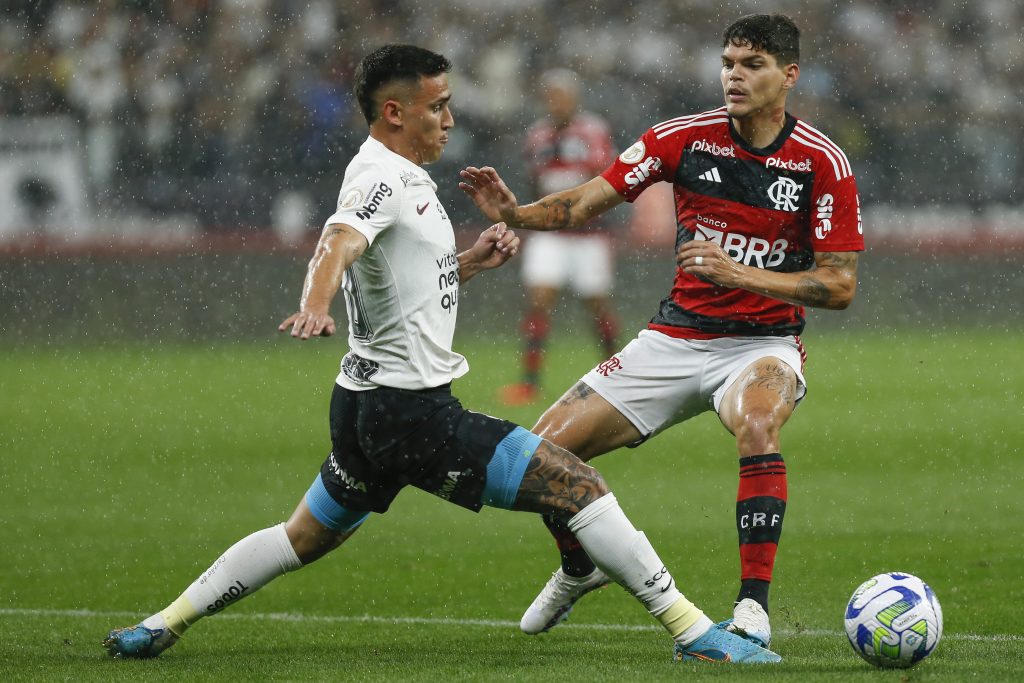 Flamengo foi superior ao Corinthians no primeiro jogo da final