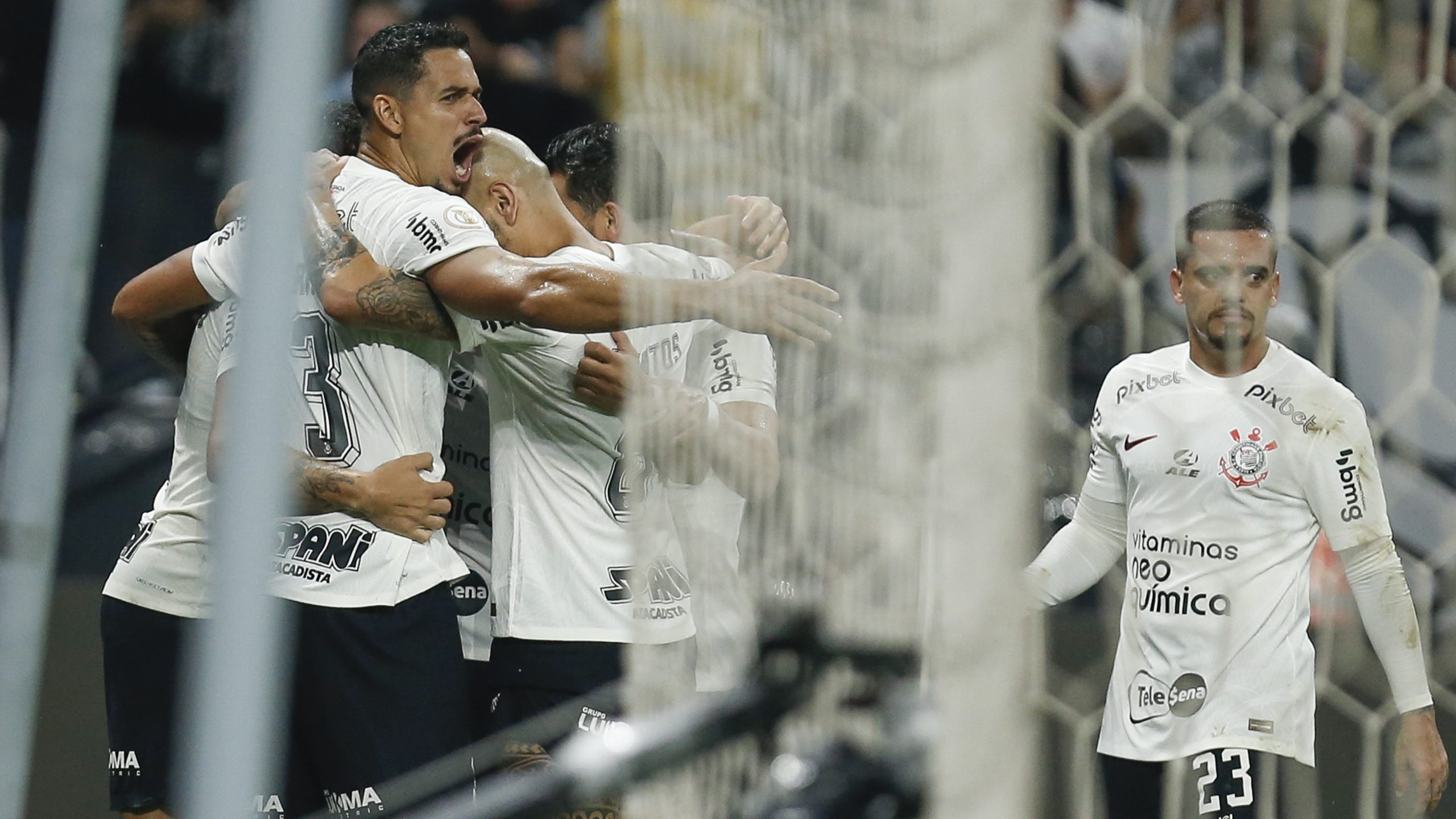 Santos busca empate com o Corinthians aos 53 minutos do segundo