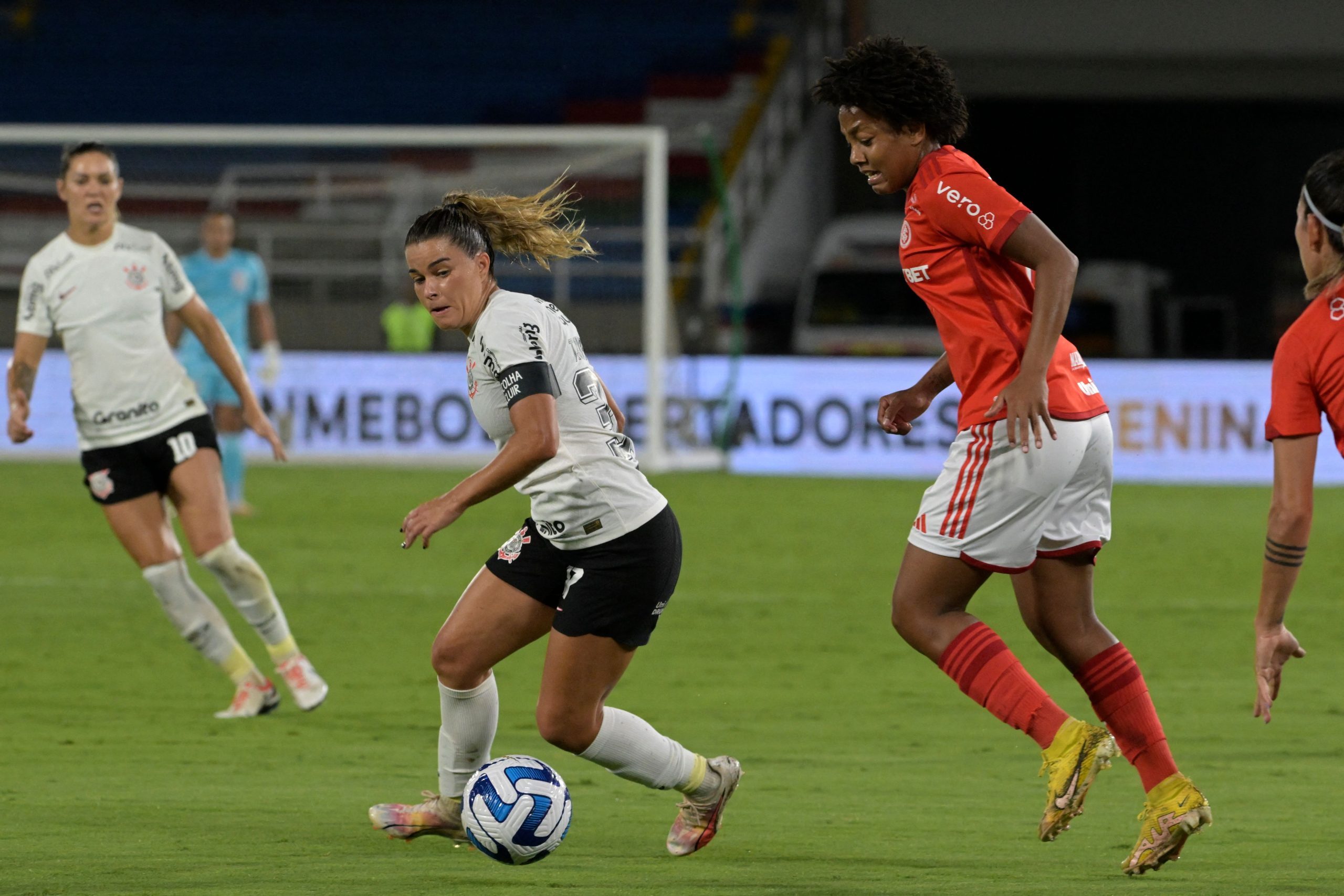 Diany (#8 Corinthians) during the Campeonato Paulista Feminino football  match between Sao Jose EC and