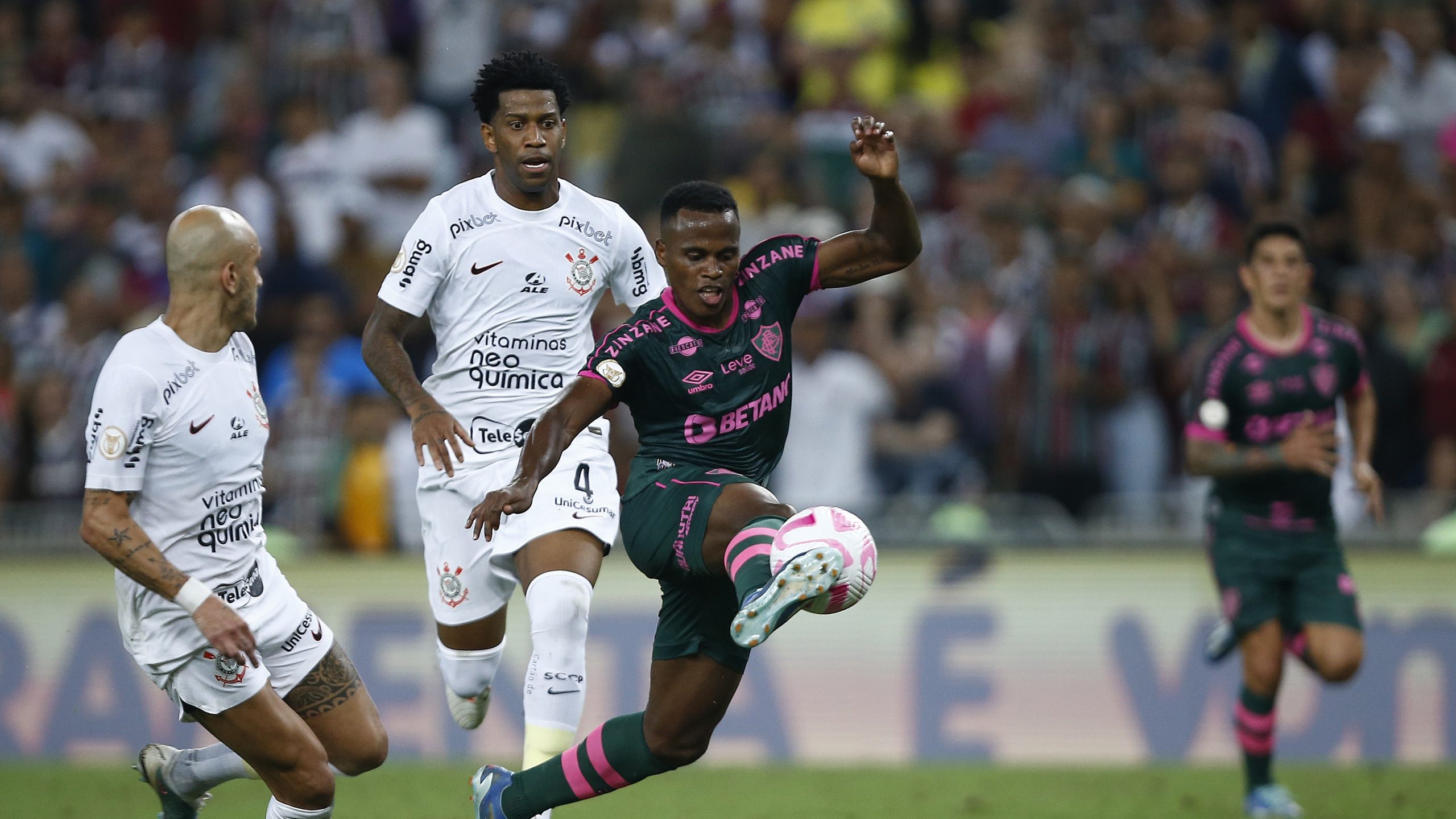 Fluminense x Flamengo: CBF divulga áudios do VAR sobre lances