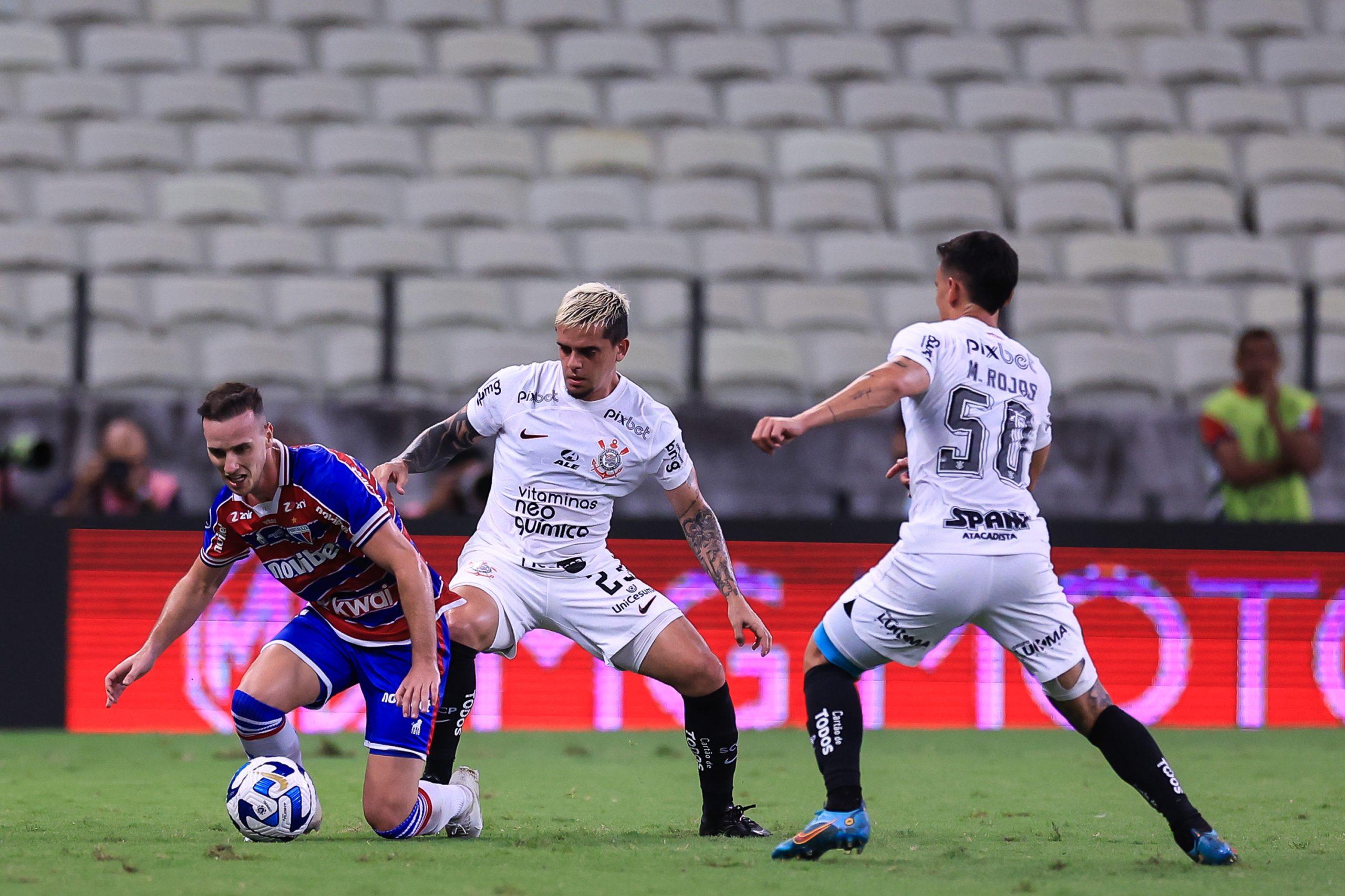 Fortaleza sai na frente, mas sofre empate do Corinthians fora de