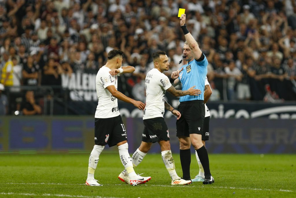 Anderson Daronco apita confronto entre Palmeiras e Botafogo