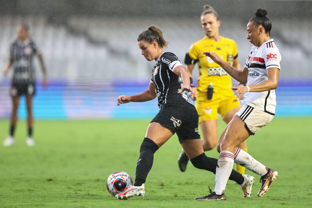 Corinthians e São Paulo fazem primeiro jogo da final do Paulistão Feminino