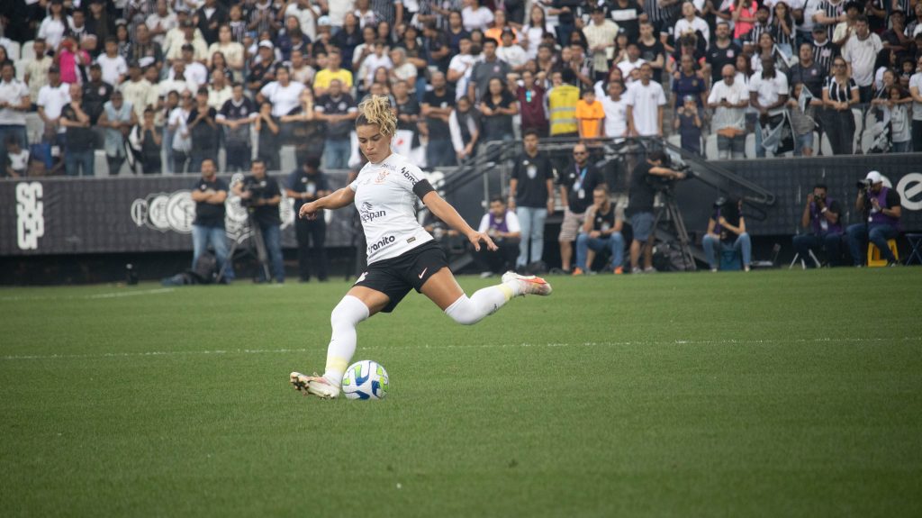 Wesley celebra convivência com jogadores experientes no Corinthians e cita  maiores ídolos no futebol