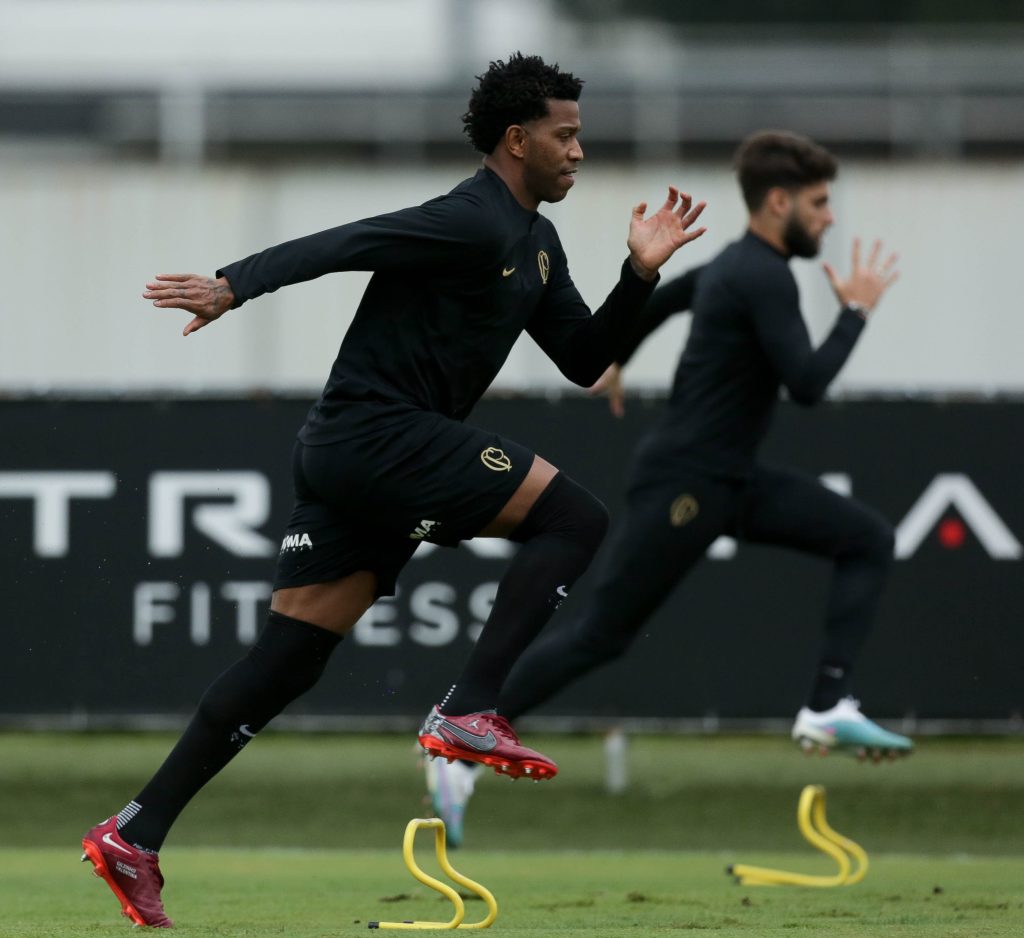 Corinthians chega na Arena do Grêmio com dois desfalques e um time de  pendurados; confira os nomes