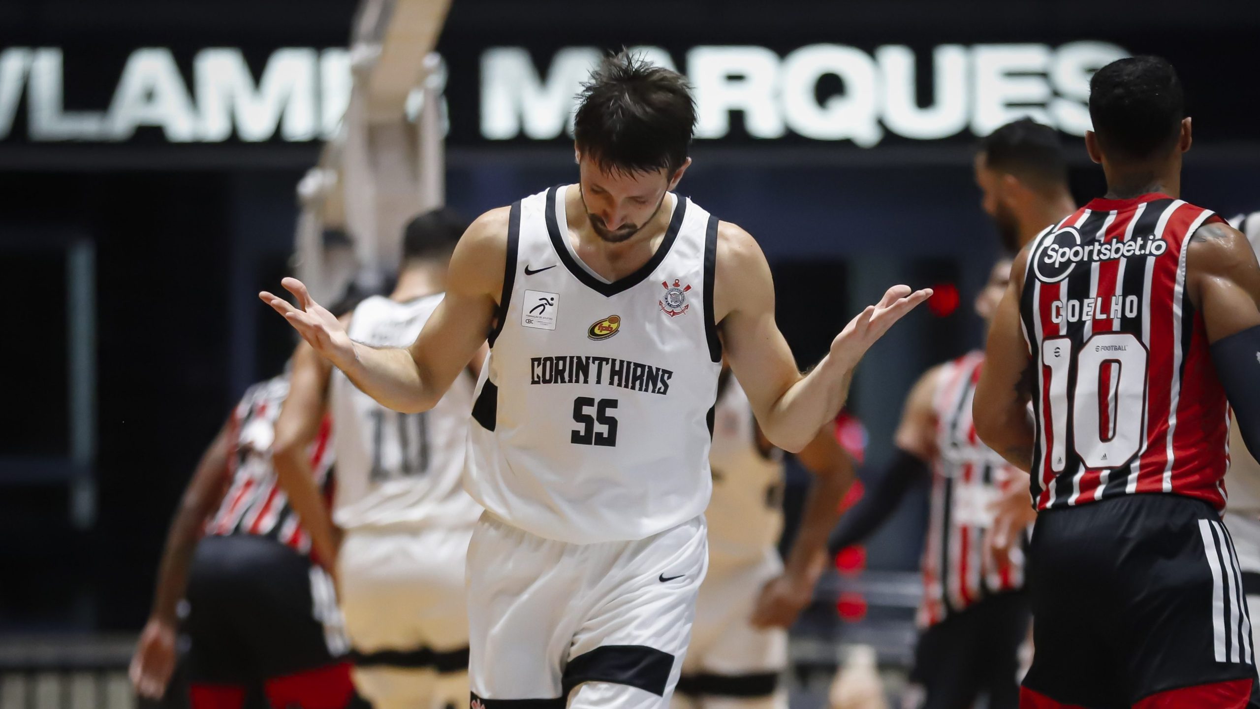 Com tabu em jogo, Corinthians enfrenta Paulistano na final do