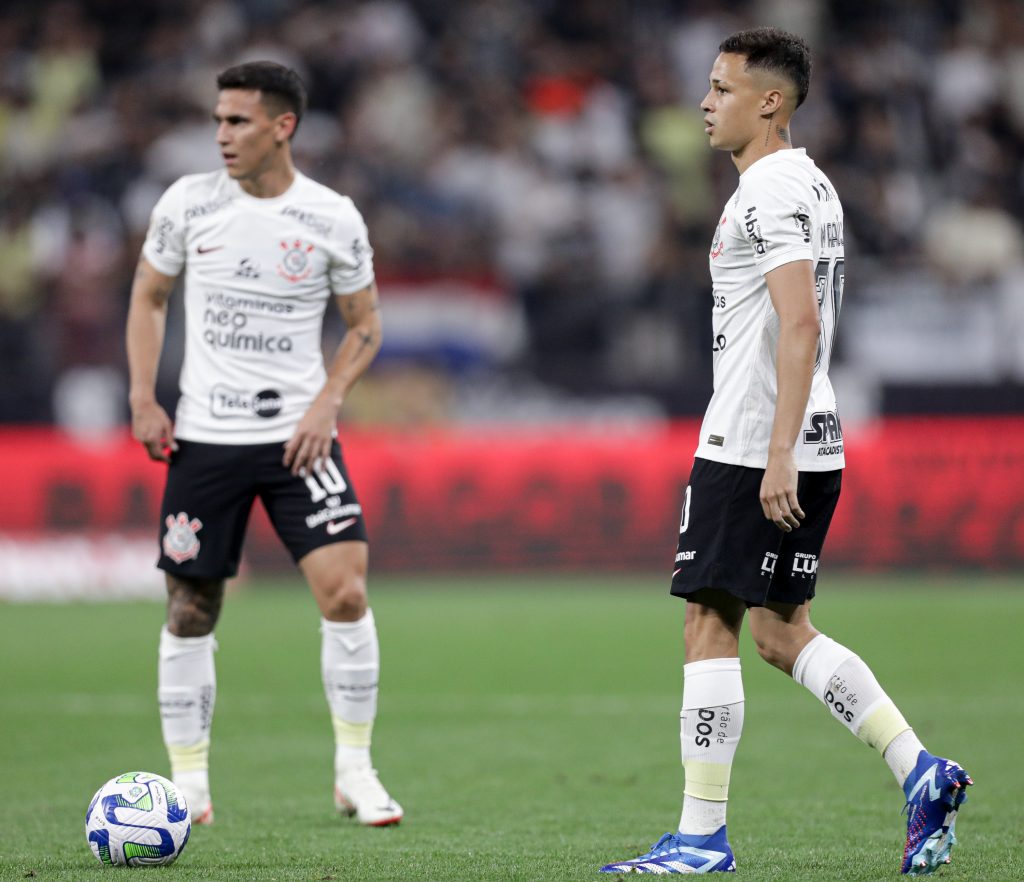 Wesley recém fez o primeiro gol como profissional e já deve ganhar presente  do Corinthians