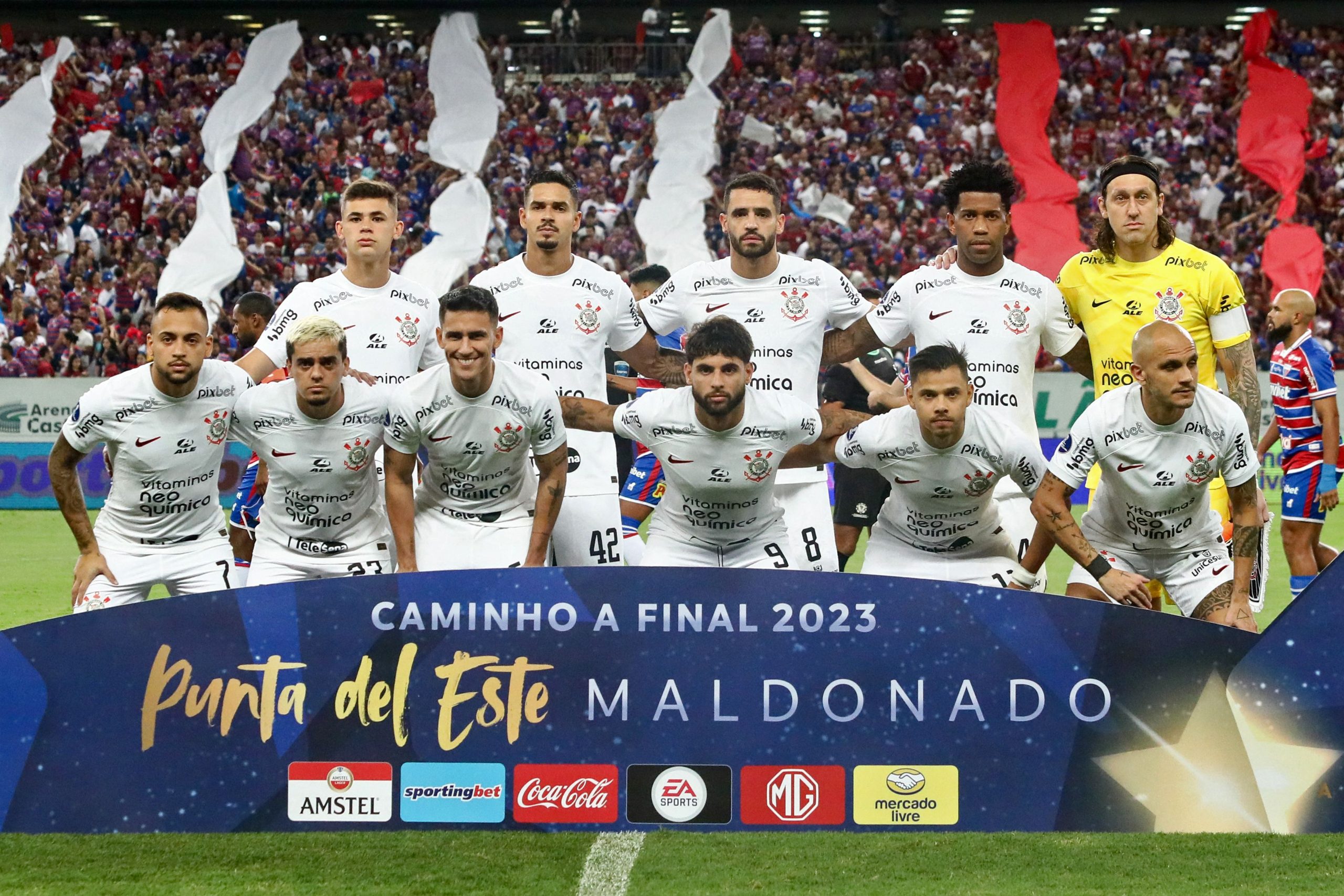 Fortaleza team posed during the game between Corinthians and