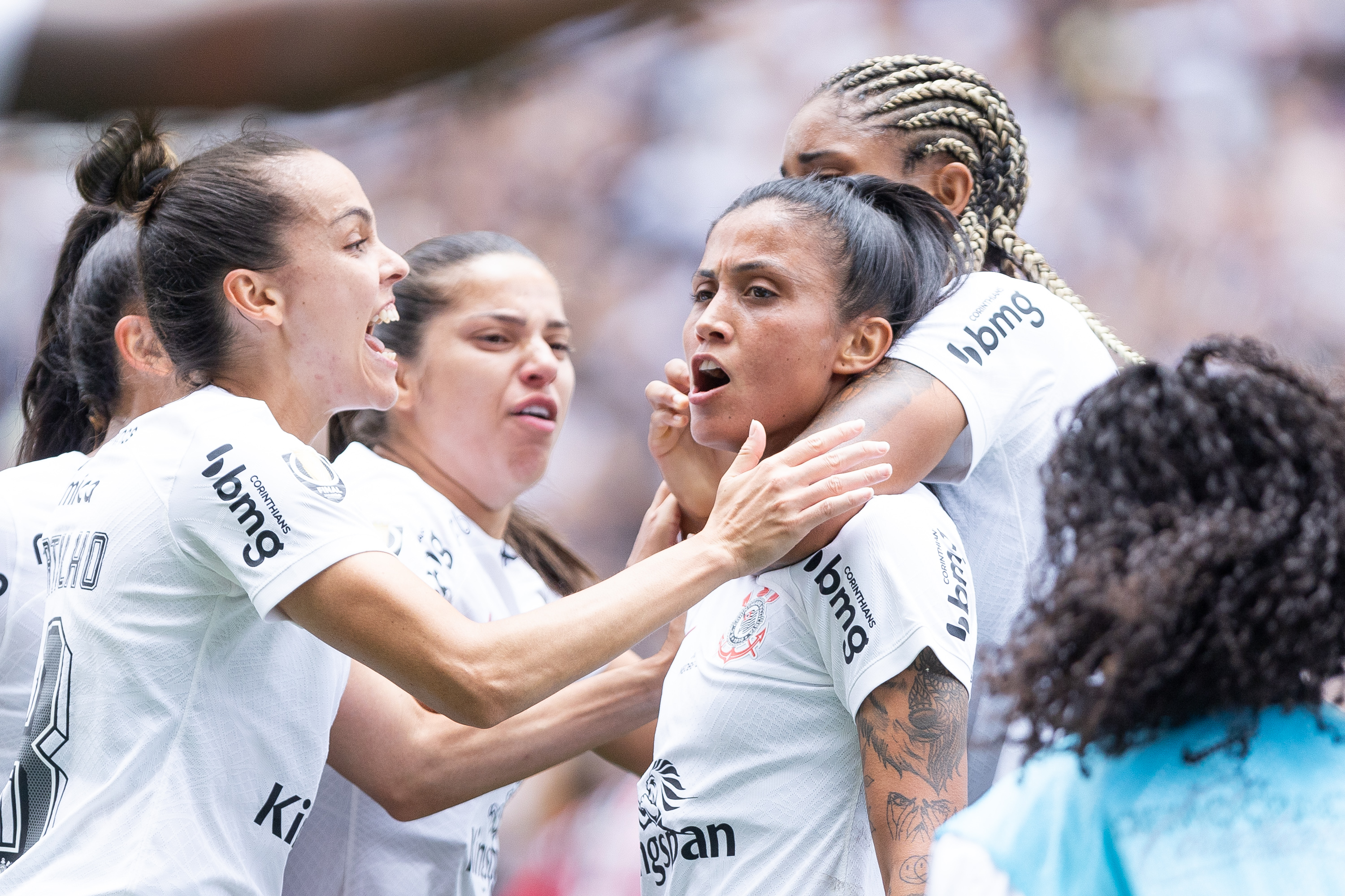 Corinthians goleia o São Paulo e é campeão do Paulistão Feminino