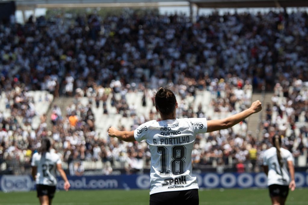 Corinthians acerta renovação de jovem atacante que integra o