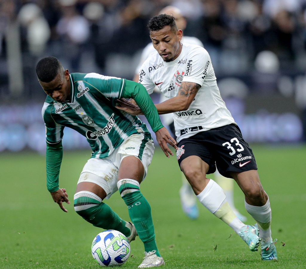 Wesley preparando cruzamento contra o Bahia